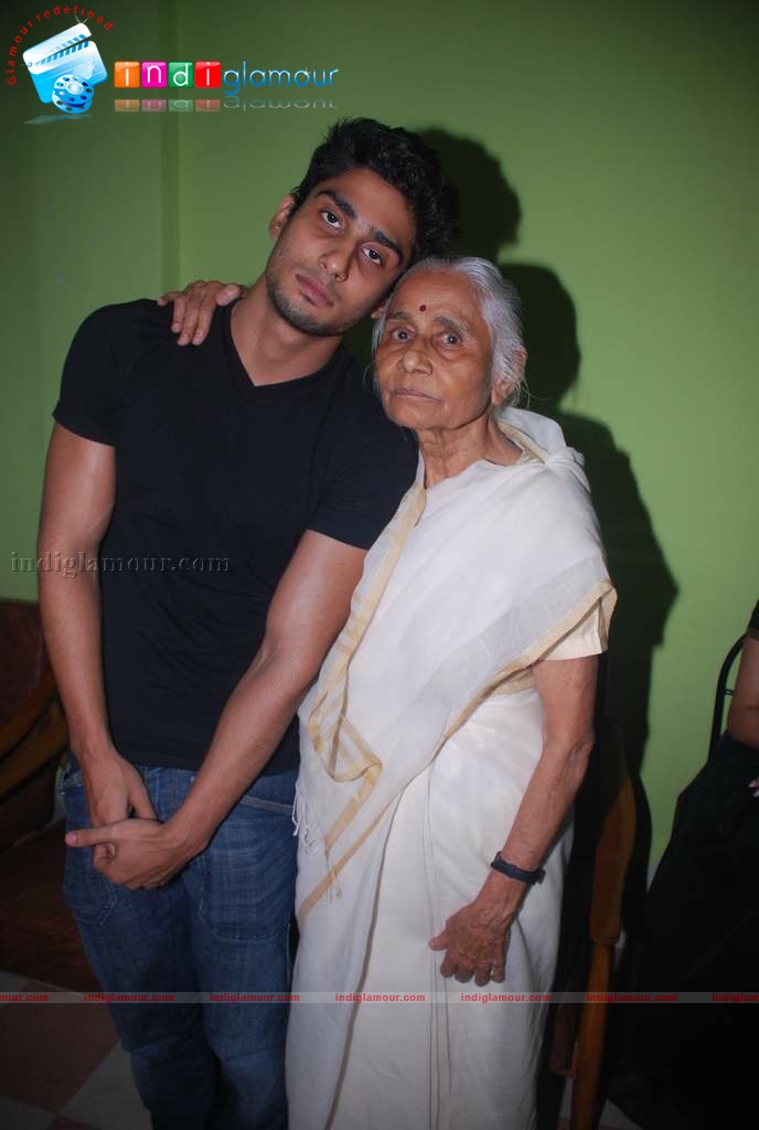 Asha Bhosle and Prateik Babbar at book launch on Smita Patil Event hd photo